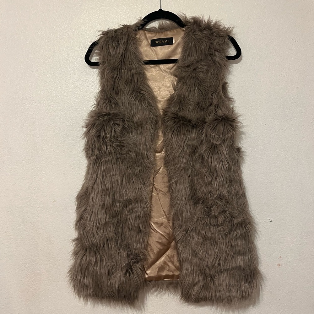 WENXI Faux Fur Vest in Taupe